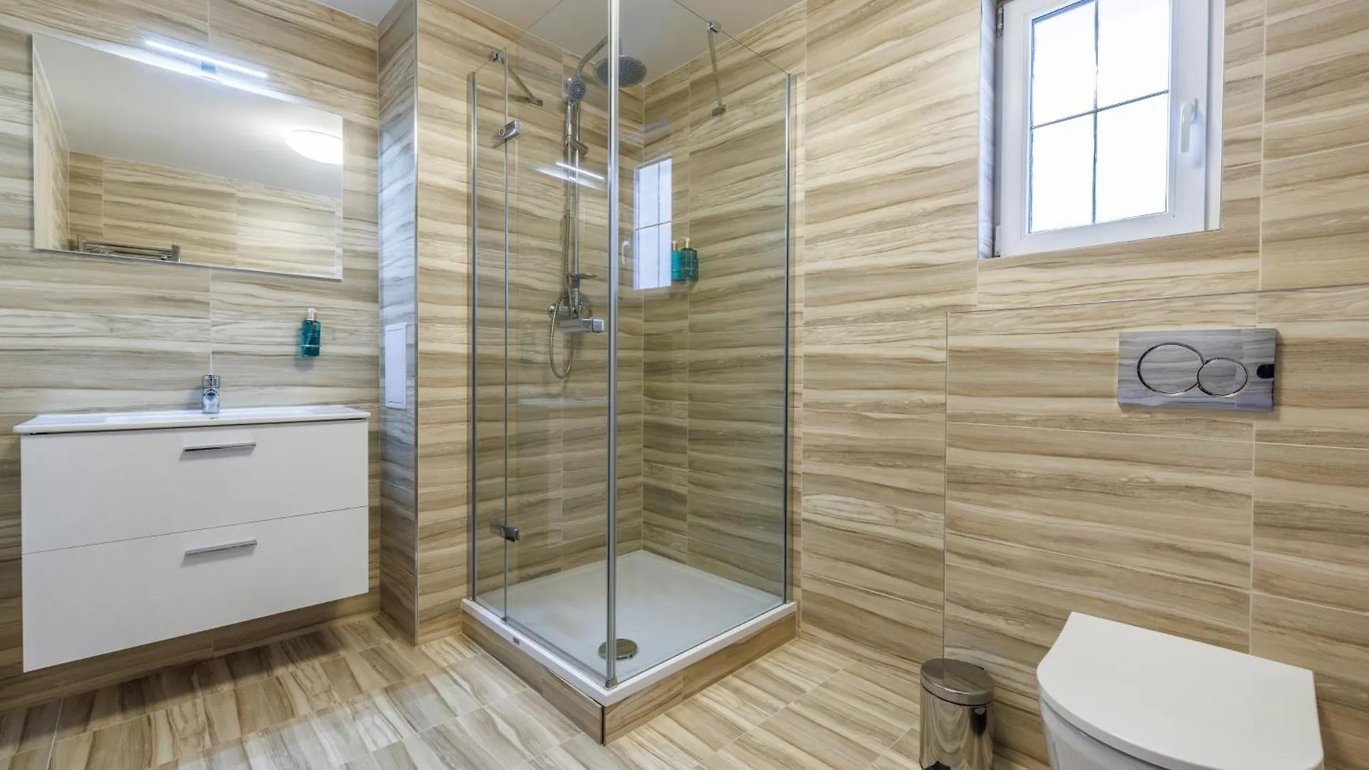Airport Luxury Apartment & Spa Prag Tjekkiet