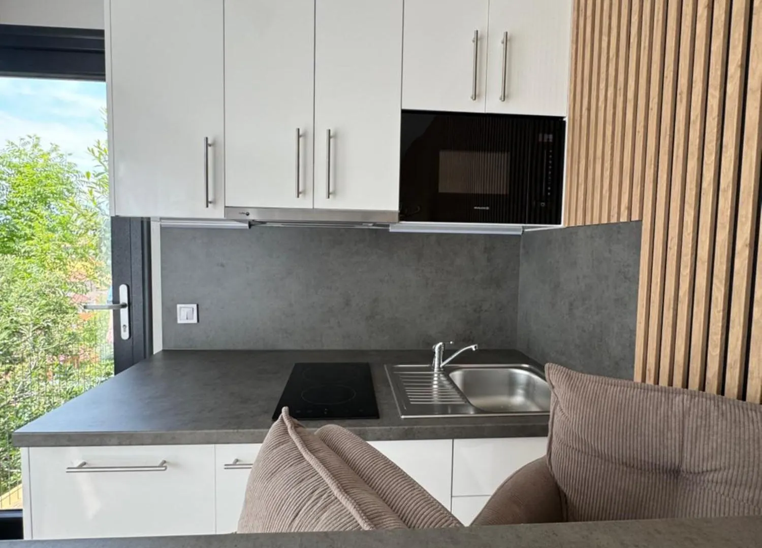 Airport Luxury Apartment & Spa Prague