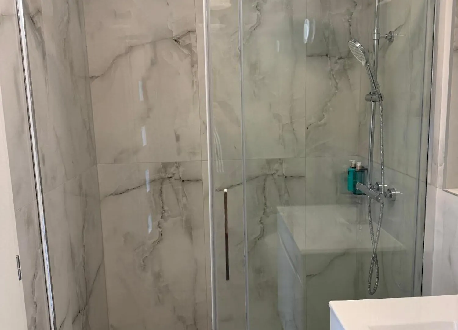 Airport Luxury Apartment & Spa Prague